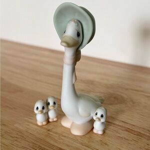 Precious Moments Mother Duck Figurine with Three Ducklings